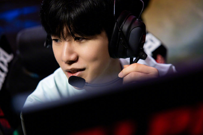 究竟他会选 究竟他会选