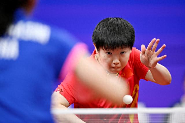 她通过坚定 她通过坚定